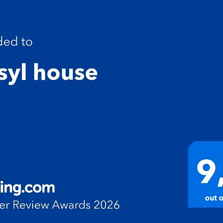 Holiday home Gesyl House